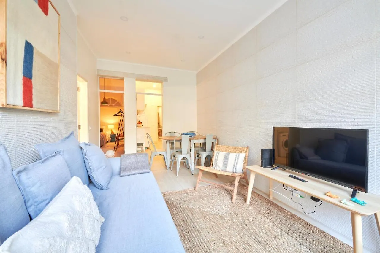Charming 3Br Apt W/ Patio, By Timecooler Lizbona 0*,  Portugalia