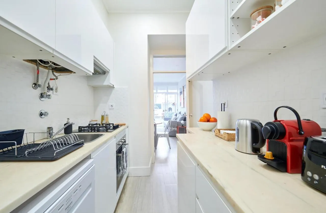 Charming 3Br Apt W/ Patio, By Timecooler Lizbona