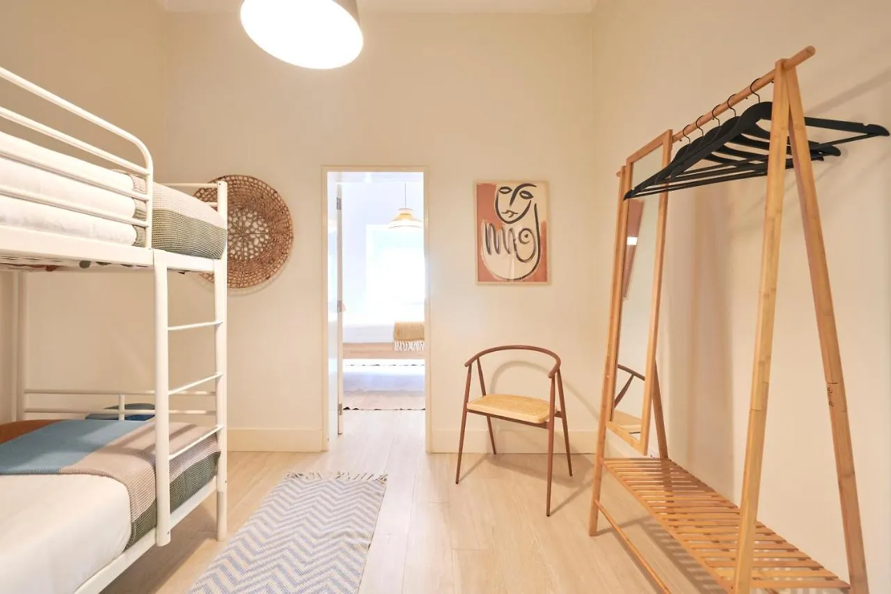 Charming 3Br Apt W/ Patio, By Timecooler Lizbona 0*,  Portugalia